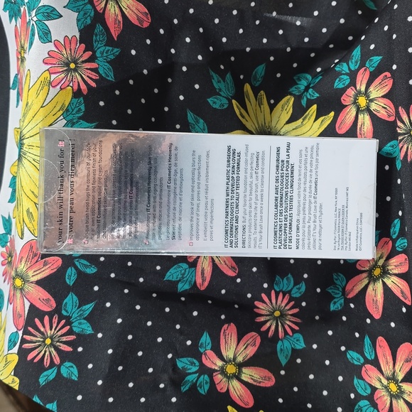 IT Cosmetics Heavenly Skin Skin Hugging Foundation Brush N° 707 - Picture 4 of 10